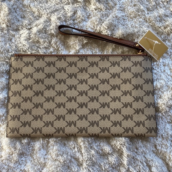 MICHAEL MICHAEL KORS Large Logo Wristlet - Picture 5 of 9